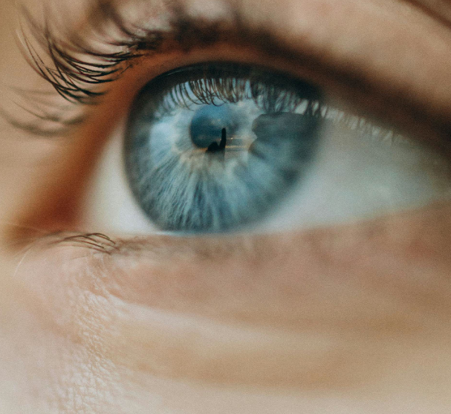 Picture of an eye at an glaucoma clinic